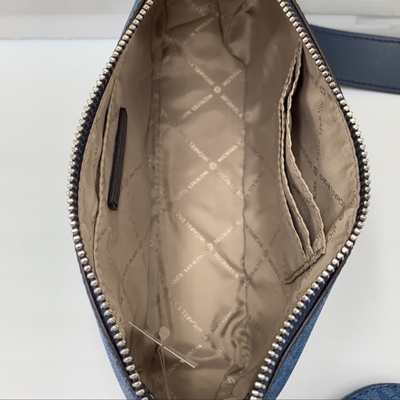 Michael Kors Jet Set Travel Crossbody w Tech Attch - Picture 14 of 16